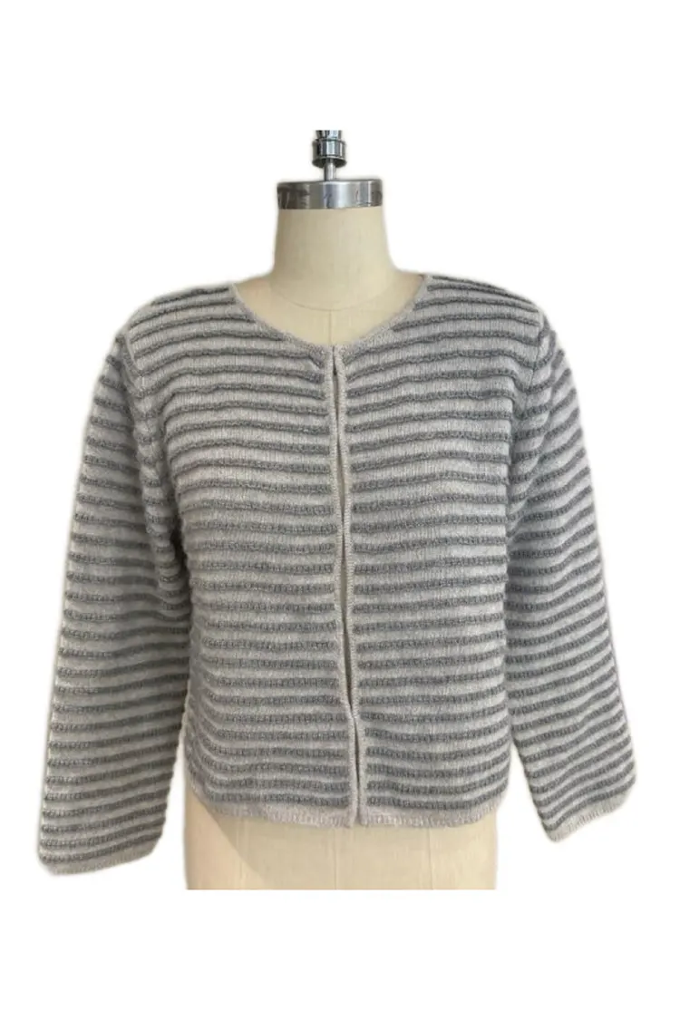 Pourquoi un pull en cachemire rayé pour femme est-il l'investissement parfait pour toute garde-robe moderne