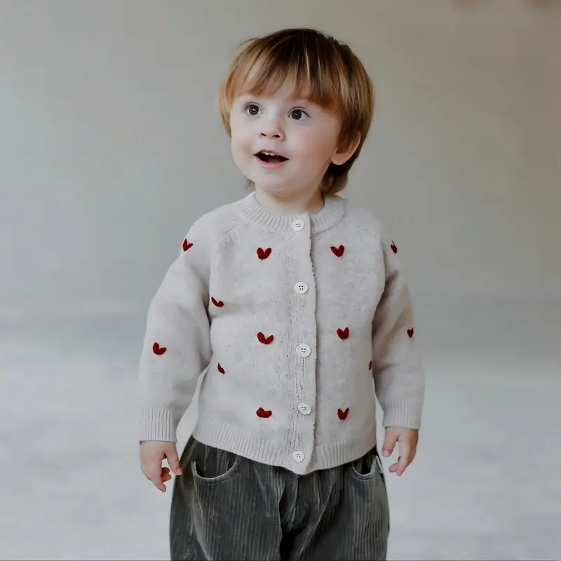 Pourquoi la collection de tricots en laine pour bébé se développe dans la mode bébé haut de gamme