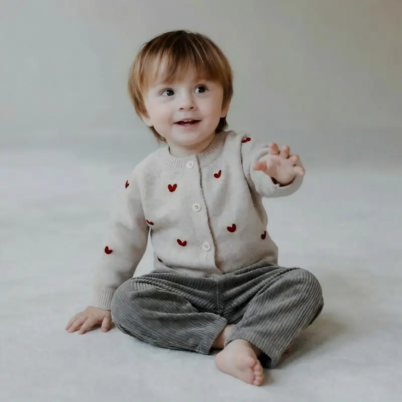 Collection de tricots en laine pour bébé